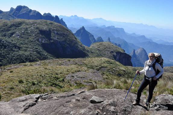 No 2o dia de caminhada, ainda antes de descer para o Vale da Luva, admirando as montanhas mais famosas do Parque Nacional da Serra dos Órgãos, no Rio de Janeiro